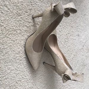 ✨J. Reneé Shimmer Gold Heels✨